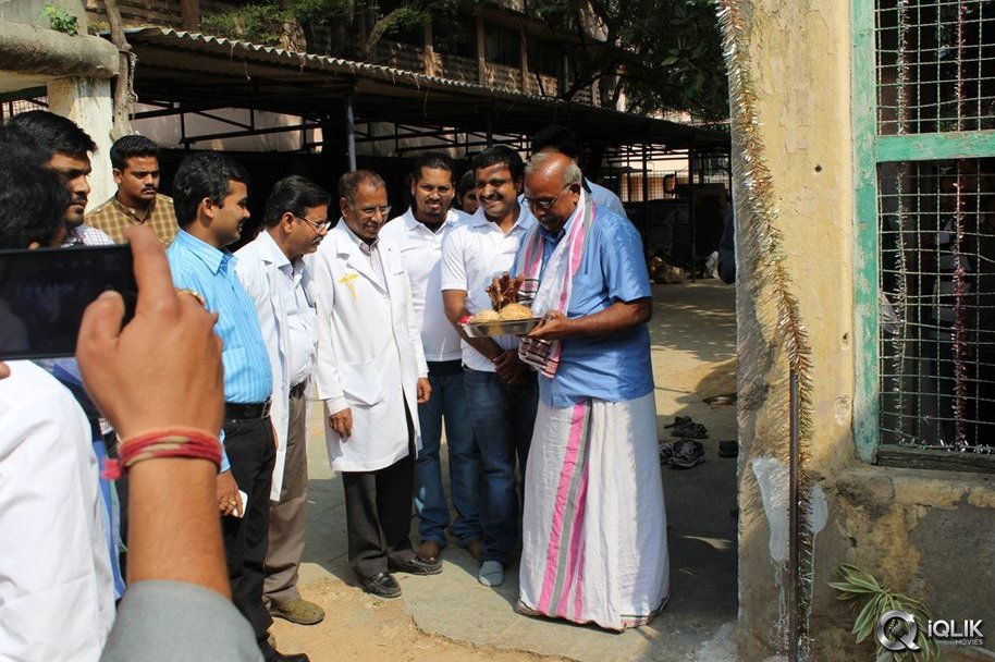 Yamaleela-2-Movie-Team-Swachh-Bharath-Program-at-Niloufer-Hospital